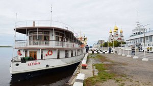 Швартовка парохода "Н.В. Гоголь" в МРВ Архангельска