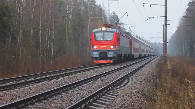 ЭП20-059 (РЖДМск, ТЧ-6*) с поездом №21 Мурманск - СПб (РЖД/ФПК/Окт, "Двухэтажный состав")