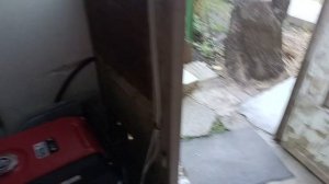 Генератор и АВР. Глушится автоматически при появлении городской сети.