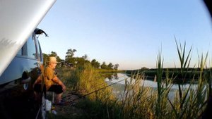 Не проснулся перепутал закат с рассветом. Но карп клюёт.