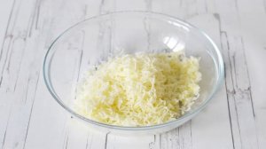 КАК ПРИГОТОВИТЬ ПИЦЦУ С ГРУШЕЙ И ГОРГОНЗОЛОЙ? С тремя видами сыра, медом, без томатов и кетчупа