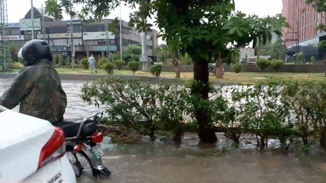 Very Heavy Rain Today Lahore ( Original Video And Sound ) смотреть онлайн
