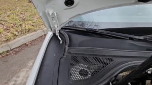 Ауди А 3 2015г седан белый -  подкапотное пространство и двс