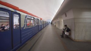 Russia, Moscow, 2X metro ride from Третьяко́вская to Добры́нинская