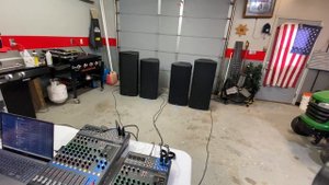 JBL PRX 825w vs. PRX 835w