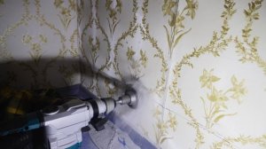 Сверлим отверстие для подрозетника