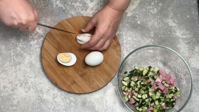 КАК ПРИГОТОВИТЬ КЛАССИЧЕСКУЮ ОКРОШКУ НА СЫВОРОТКЕ С КОЛБАСОЙ? Домашний вкусный летний холодный суп