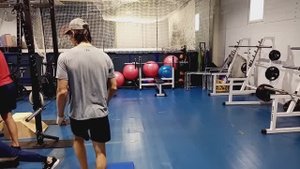 Установка защитного экрана OkusTV в тренажёрном зале ХК ``Торпедо``