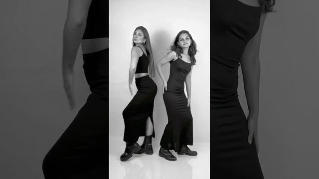 Как позировать с подругой в стиле Vogue #позирование #видеосъемкамосква