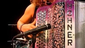 Karène NEUVILLE. Medley au gala de DOULLENS (80). Le 19.04.2017