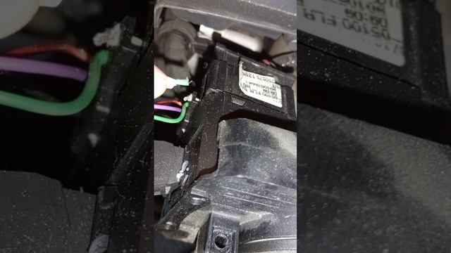 Пропал свет в туманках Рено Лада Ларгус. Отвалился провод, паяем смотреть онлайн