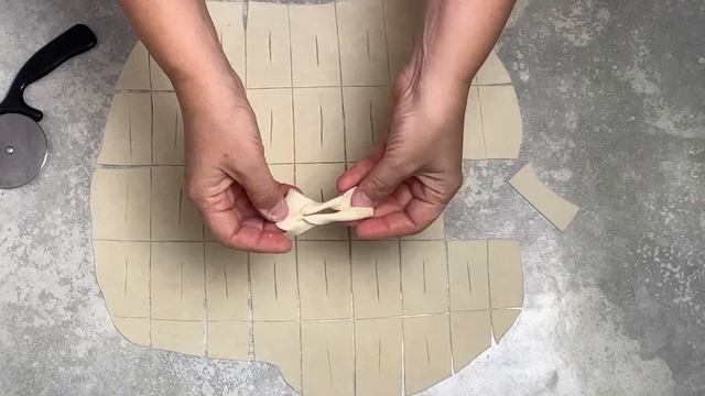КАК ПРИГОТОВИТЬ ХВОРОСТ ХРУСТЯЩИЙ НА ВОДЕ? Простая и очень вкусная домашняя выпечка без яиц к чаю