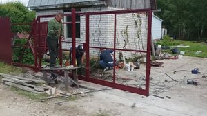 монтаж откатных ворот с калиткой внутри, забор профлист, забор сетка 3-Д от фирмы крепости.рф
