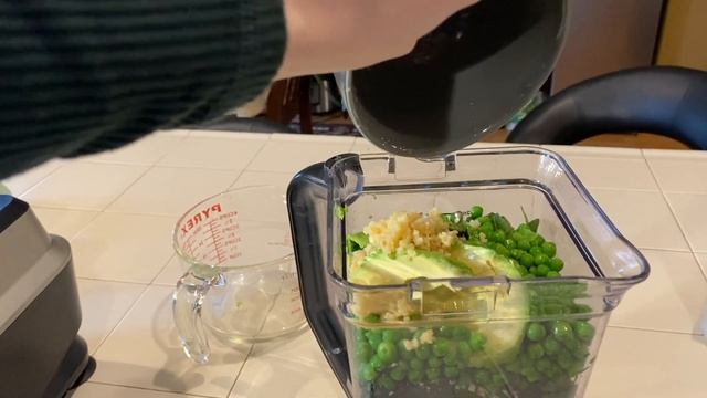 DASH Diet Cooking Video (2023): Nutty Avocado Pesto Pasta смотреть онлайн