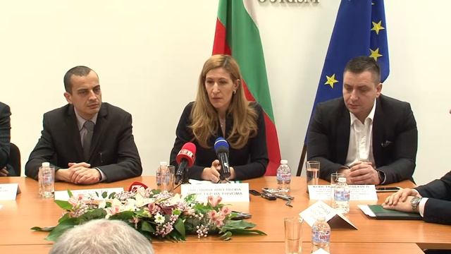 Николина Ангелкова представя новата Единна система за информация в тузима