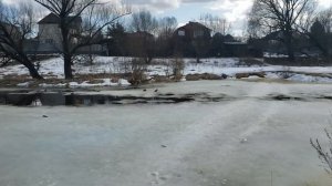 Тает снег)