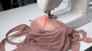 Мастер-класс по пошиву боди. Часть 9: Пошив боди (часть 4) обработка срезов для ног и притачивание