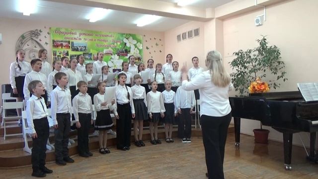Средний хор ансамбля "Весна". "Треугольники писем солдатских"