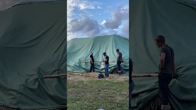 Накрываем рулоны сена для хранения в зимний период в парке отдыха "Сказочная страна Маливур", Лелаф