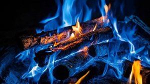 Уютный рождественский камин 2025 для вашего дома Расслабляющий камин, горящий в 4K и потрескивающие