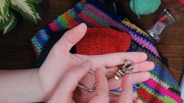 вяжу из остатков пряжи/ сумка из остатков пряжи/ сумка крючком