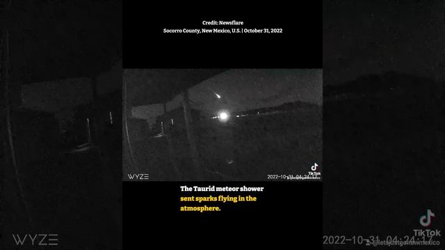Taurid meteor shower shoots fireball across New Mexico sky смотреть онлайн
