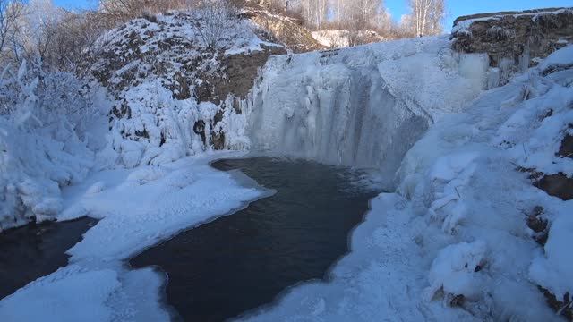 Замёрзший водопад