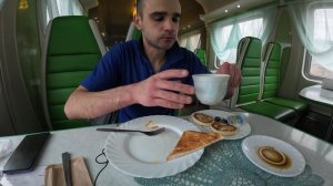 МУКБАНГ ВАГОН - РЕСТОРАН / ПОЕЗД / КАША РИСОВАЯ / ЯИЧНИЦА / СЫРНИКИ/ ОБЖОР/ EATING MUKBANG ASMR АСМР