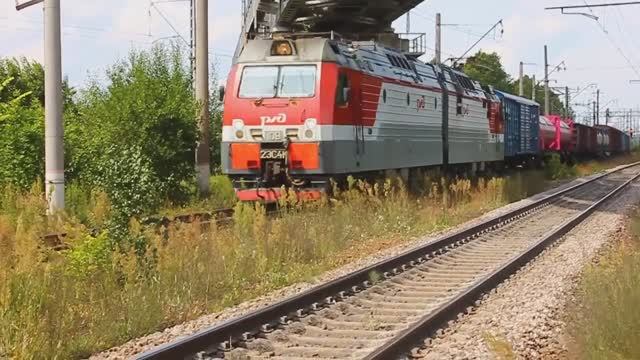 2ЭС4К-109 (РЖД/Окт, ТЧ-21 Волховстрой) с коротким грузовым поездом