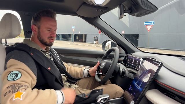 Евгений Дуко сравнивает Skoda Karoq vs Geely Atlas Cool (Buyue Cool) смотреть онлайн