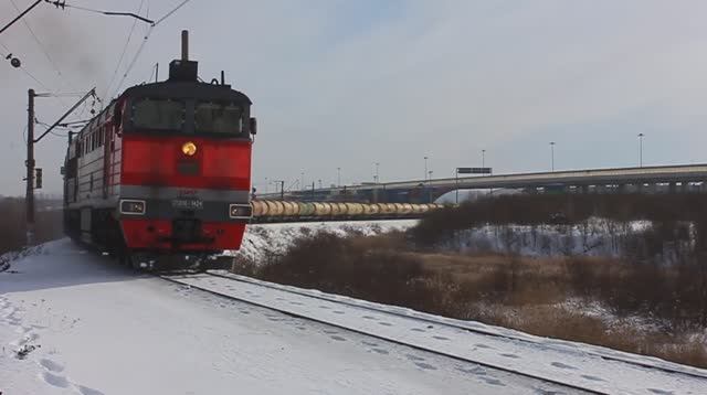 2ТЭ116-1424 (РЖД/Окт, ТЧ-18 Дно) с грузовым наливным поездом заходит на ст. Среднерогатская