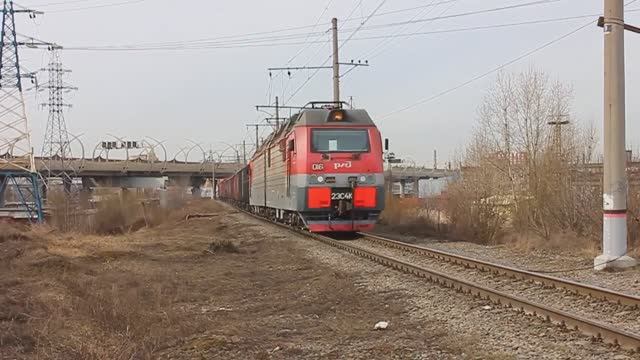 2ЭС4К-016 (РЖД/Окт, ТЧ-21 Волховстрой) с небольшим грузовым поездом*