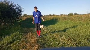 ПОКАЗЫВАЮ ФУТБОЛЬНЫЕ ТРЮКИ И ФИНТЫ С МЯЧОМ, РАДУГА, ВОКРУГ СВЕТА И ДРУГИЕ