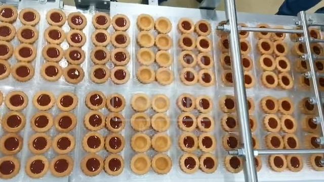 Отливка джема в корзинки из песочного теста поршневой машиной смотреть онлайн