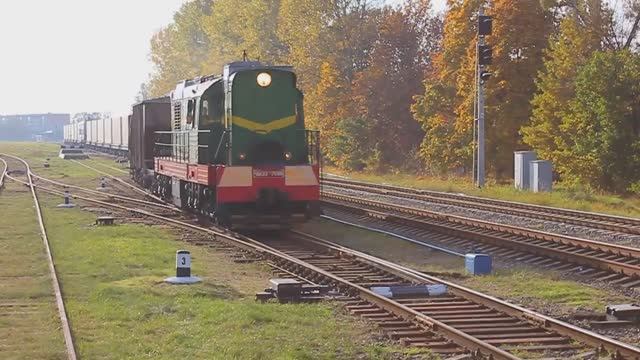 ЧМЭ3Т-7088 (БЧ, ТЧ-7 Брест) со сборно-вывозным поездом на Кандибор покидает ст. Брест-Северный