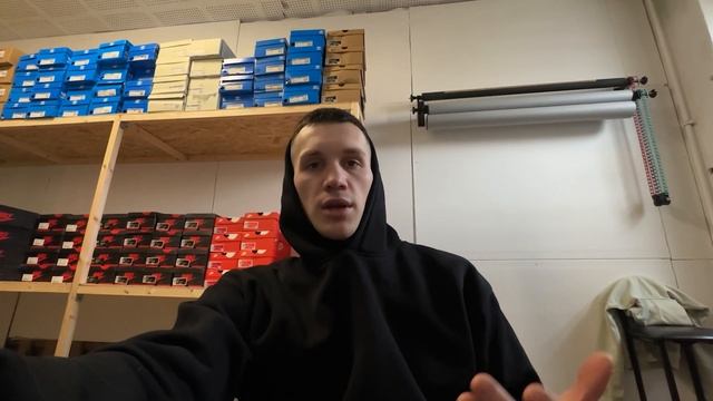 ДЕНЬ ИЗ ЖИЗНИ ПРОДАВЦА КРОССОВОК | БИЗНЕС НА КРОССОВКАХ | МАГАЗИН КРОССОВОК