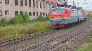 ВЛ10У-325 (РЖД/Окт, ТЧ-21 Волховстрой) с контейнерным грузовым поездом