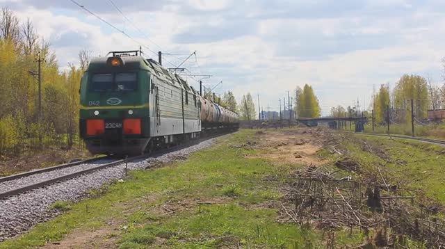 2ЭС4К-042 (РЖД/Окт, ТЧ-21 Волховстрой*) с грузовым наливным поездом