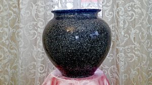 Вазон или большой цветочный горшок