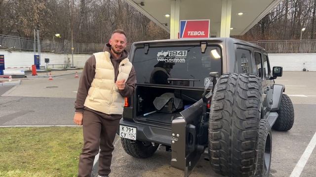 Евгений Дуко сравнивает легендарный Jeep Wrangler vs Tank 300 смотреть онлайн