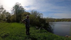 Вода упала на три метра, но я все-же поймал. И для чего иногда нужно прикинуться "чайником "
