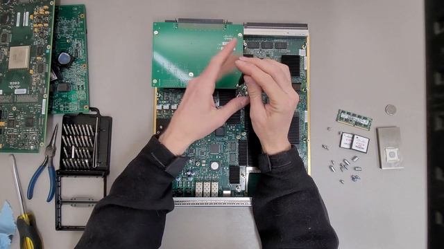 Cisco Supervisor 2T with integrated switch fabric PFC4 VS-SUP2T-10G #teardown смотреть онлайн
