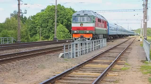 ТЭП70-0313 (БЧ, ТЧ-15 Орша) с поездом №675 Гомель - Брест (БЧ) зашёл на ст. Жабинка