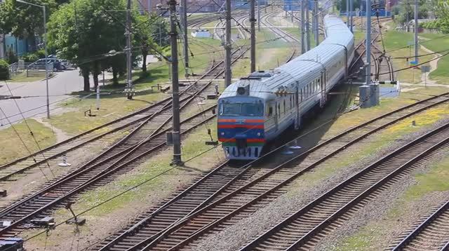 ДР1А-320 (БЧ, ТЧ-7 Брест) маневрирует под подачу в Граевский парк ст. Брест-Центральный