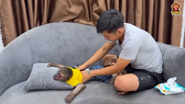 YoYo Jr is so happy when dad takes care of his skin