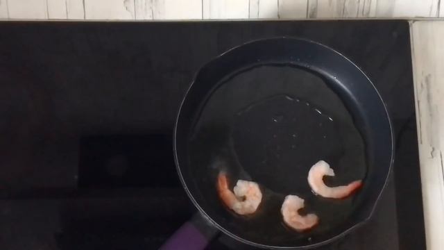 КАК ПРИГОТОВИТЬ САЛАТ С РУККОЛОЙ ПОМИДОРАМИ И КРЕВЕТКАМИ? Вкусный, праздничный, без майонеза