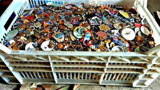 "Нашел больше 5 тысяч - целый ящик значков": Дорогие и не частые находки простых людей. смотреть онлайн