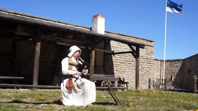 Bagpipe (Shuttlepipe) 17 century music. Life video from Narva Castle, Norh Court, Estonia. смотреть онлайн