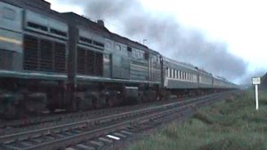 Тепловоз 2ТЭ10М с пассажирским поездом / 2TE10M with a passenger train