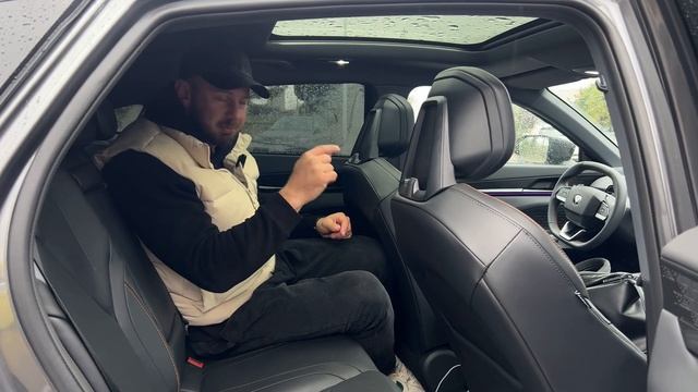 Евгений Дуко сравнивает Mercedes-Benz А-класс vs Changan UNI-V смотреть онлайн